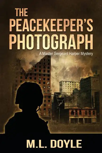 The Peacekeeper's Photograph: A Master Sergeant Lauren Harper Mystery - Paperback