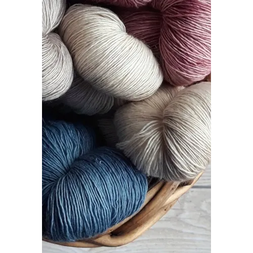 Knitting Graph Paper 4: 5 & 2:3 Ratio: Yarn Photograph - Paperback